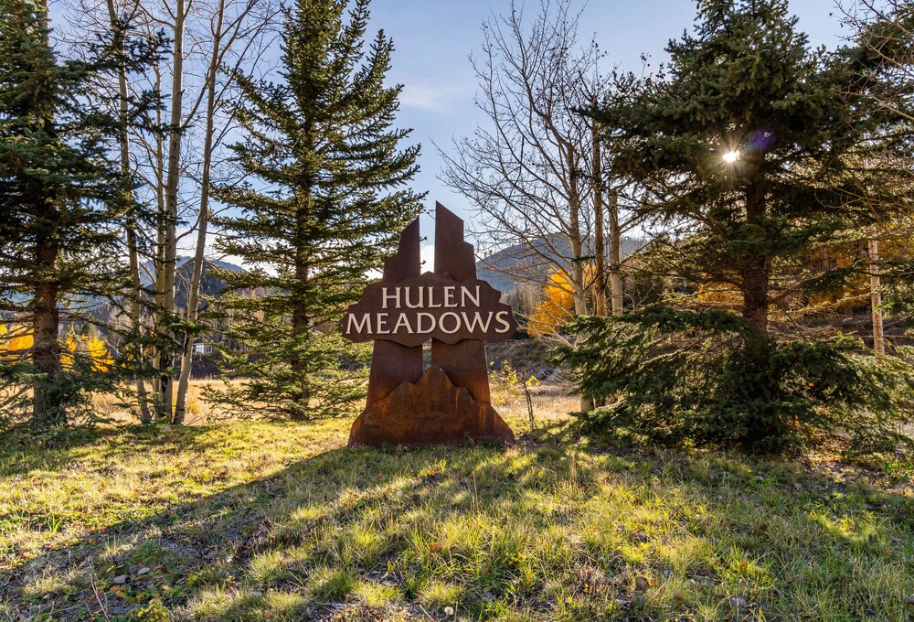 Ketchum Vacations - Bright Ketchum Retreat w/ Views  Private Hot Tub! - Property Image 2