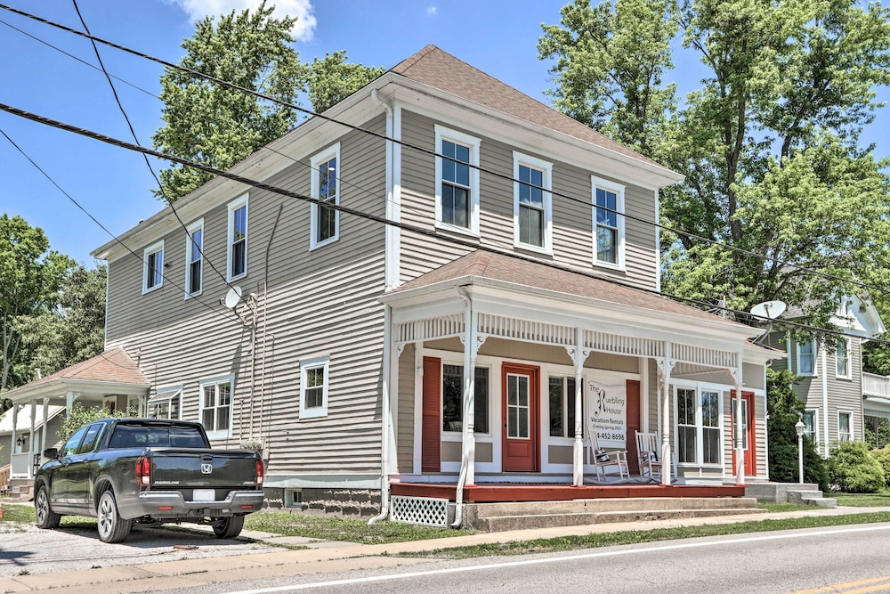 'the Ruebling House': Bright, Modern, & Renovated! view 3
