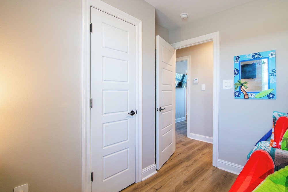 Stylish, Brand NEW 3 Bed Cottage, Beach Front, DOG Friendly!