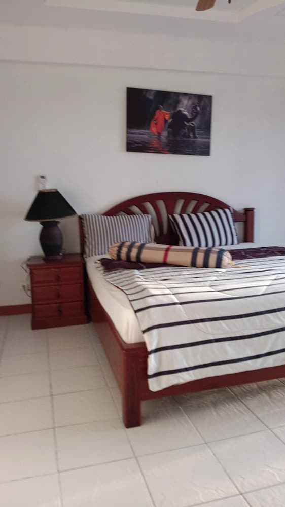 Sombat Condo Seaview 1 Bedroom