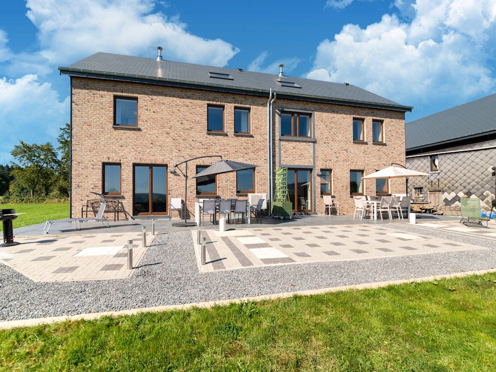 Spacious Getaway Near Spa F1