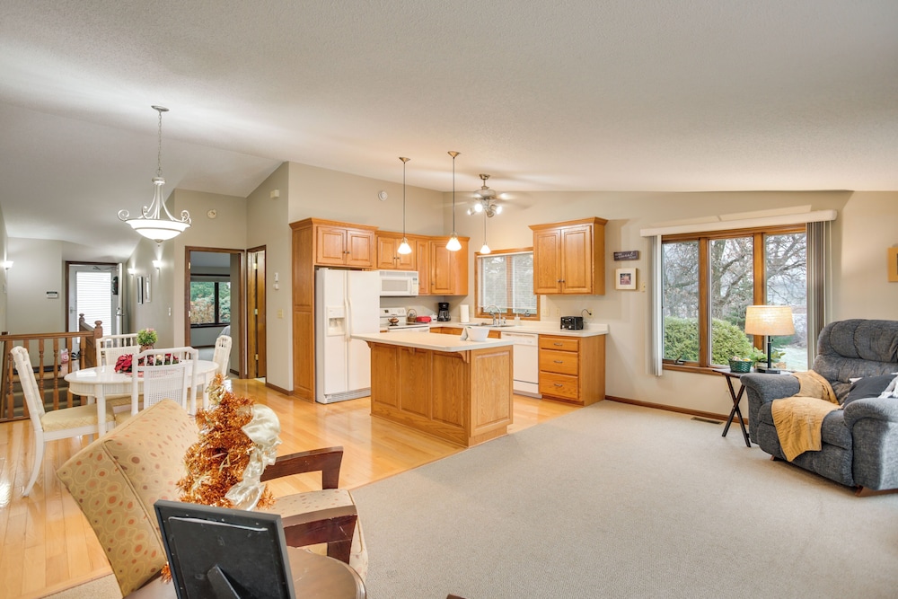 Spacious Lakefront Home w/ Spectacular Views!