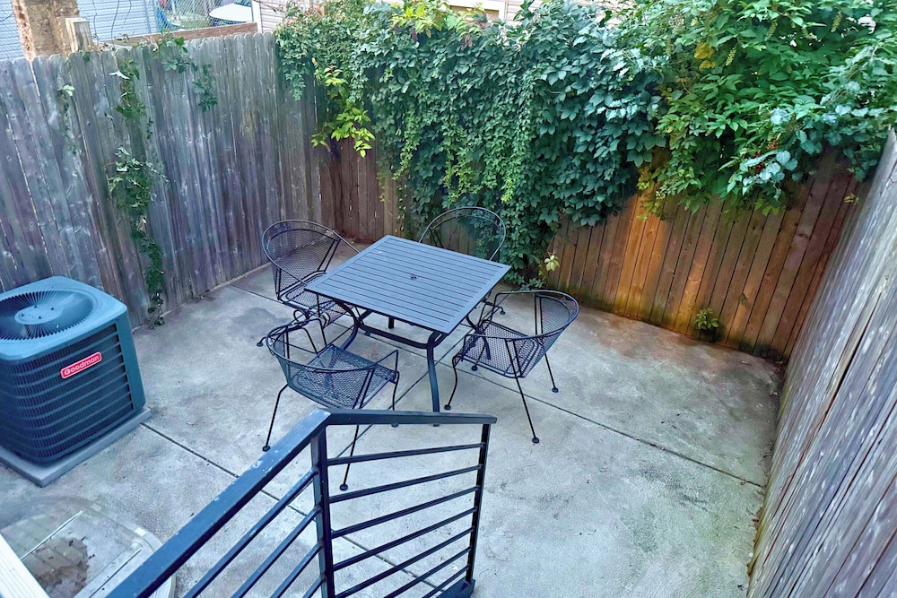 Modern Philly Oasis w/ Rooftop Deck & Game Lounge