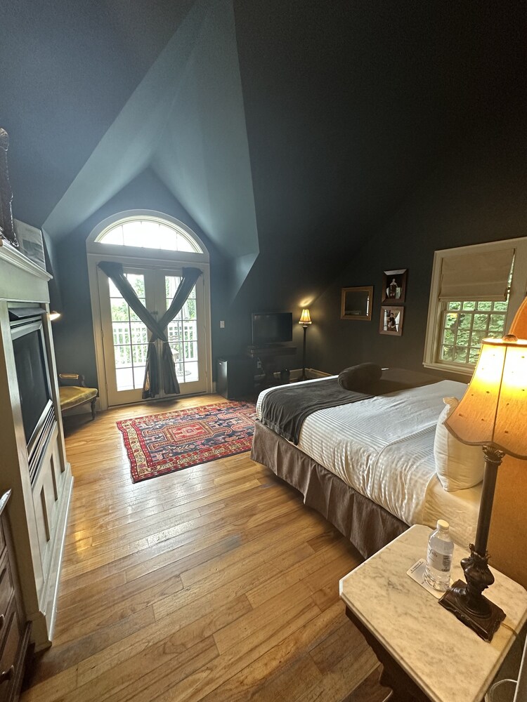 Buttermilk Falls Inn - Property Image 39