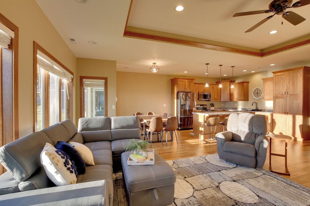Game Room + Views: Family Retreat on Silver Lake