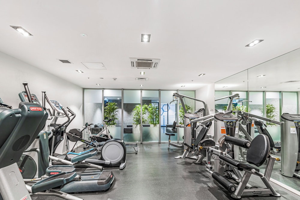 Queen St Stay, Pool,Gym,Tower Views | Zodiak Stays