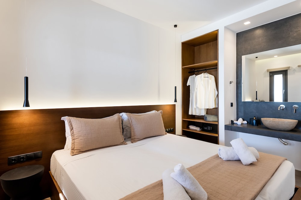 Evi Suites & Villas