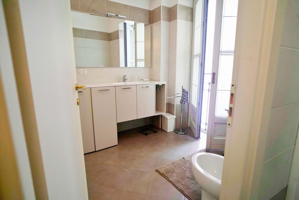 Chic & Quiet Apartment in San Babila