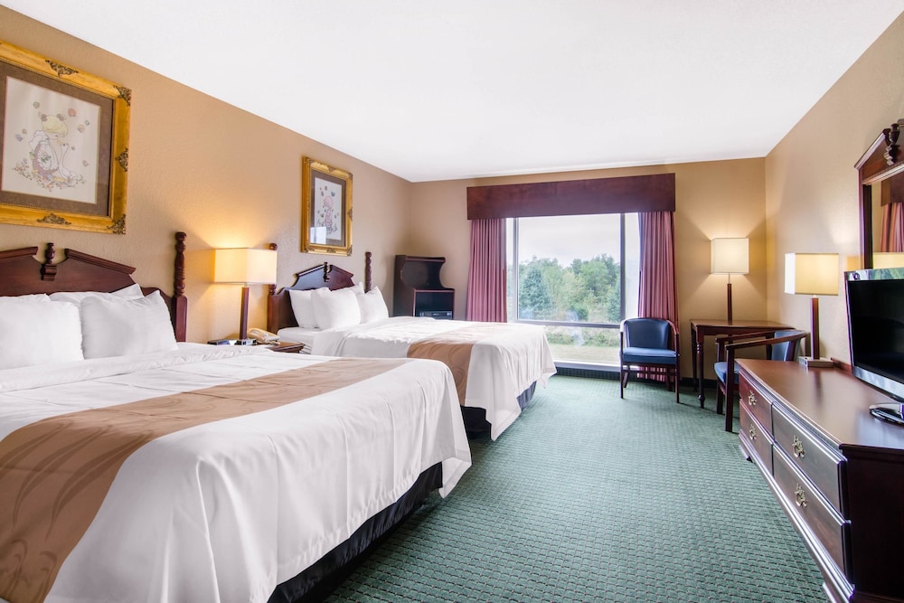 Quality Inn & Suites Carthage near Precious Moments Chapel