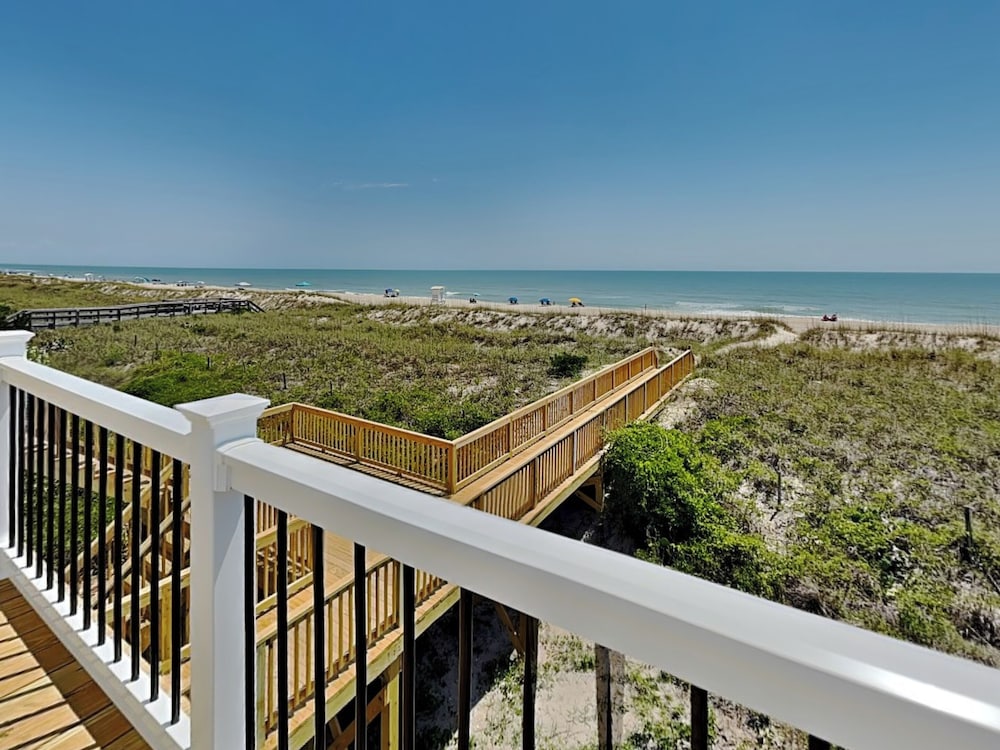 Seaside Serenity by Carolina Retreats