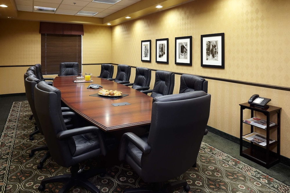 Hampton Inn  Suites by Hilton Montreal-Dorval - Property Image 13