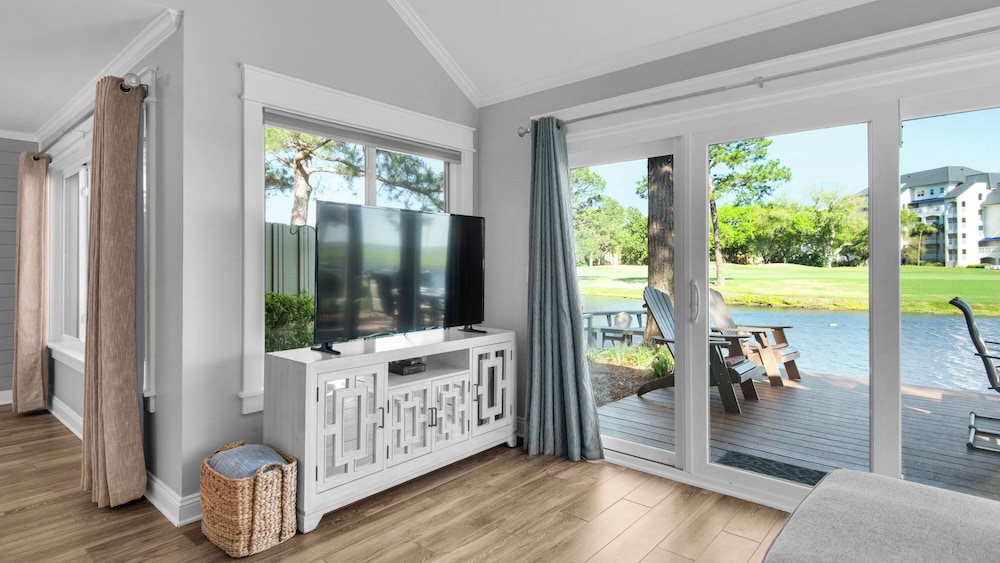Waterfront Retreat in Sandestin w/ Golf Cart & Free Attraction Tickets!
