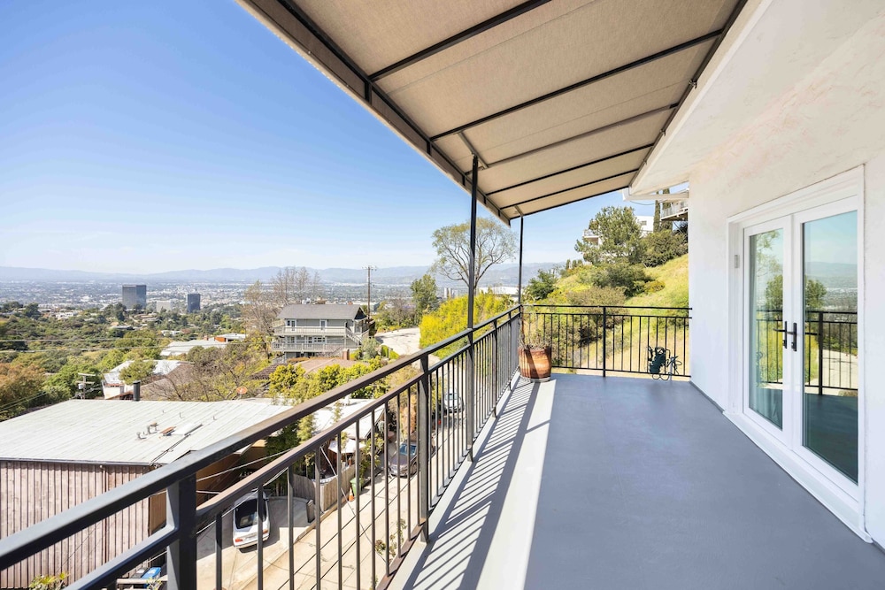 Pacific View by Avantstay Original Artist's Home