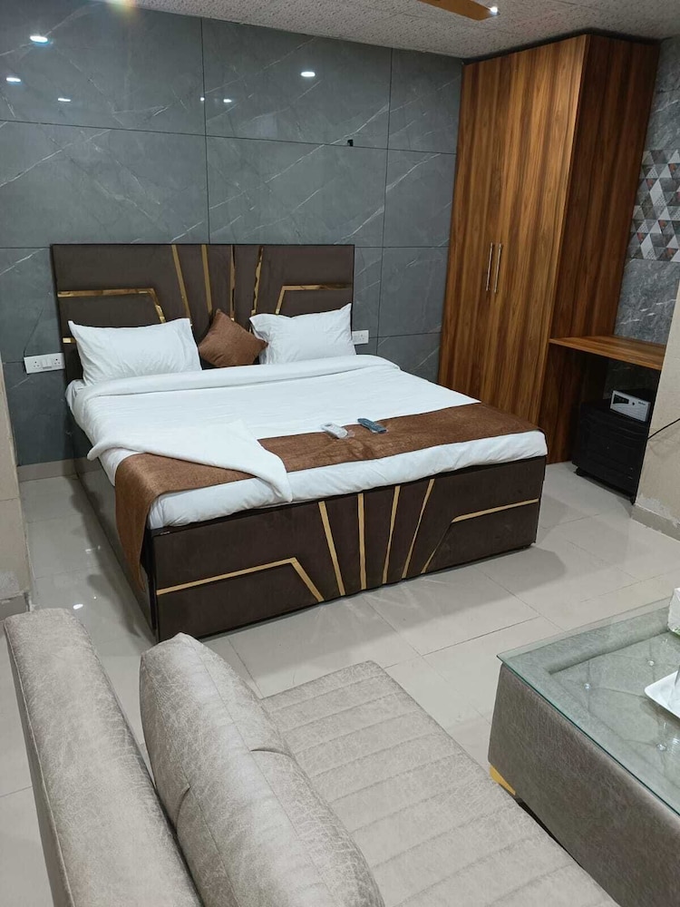 Soooper Hotel