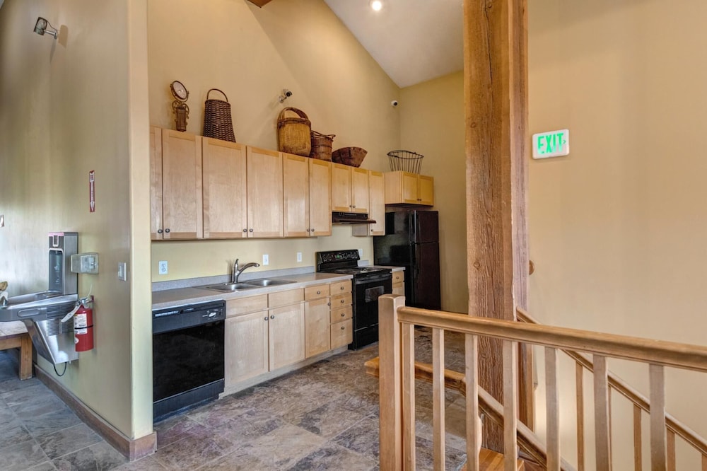 KBM Resorts Crestview Condos Spacious Condo Near Olympic Park With gas Fireplace, Year-round Pool, hot Tub, City Wide Shuttle Access. Cvc-308b