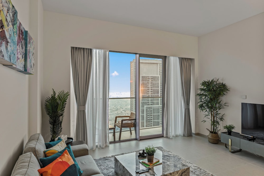Luxury City Stay Near Mall and Pool