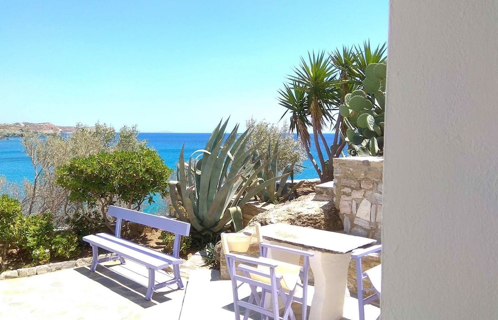Ntafos Art Seaside Studios