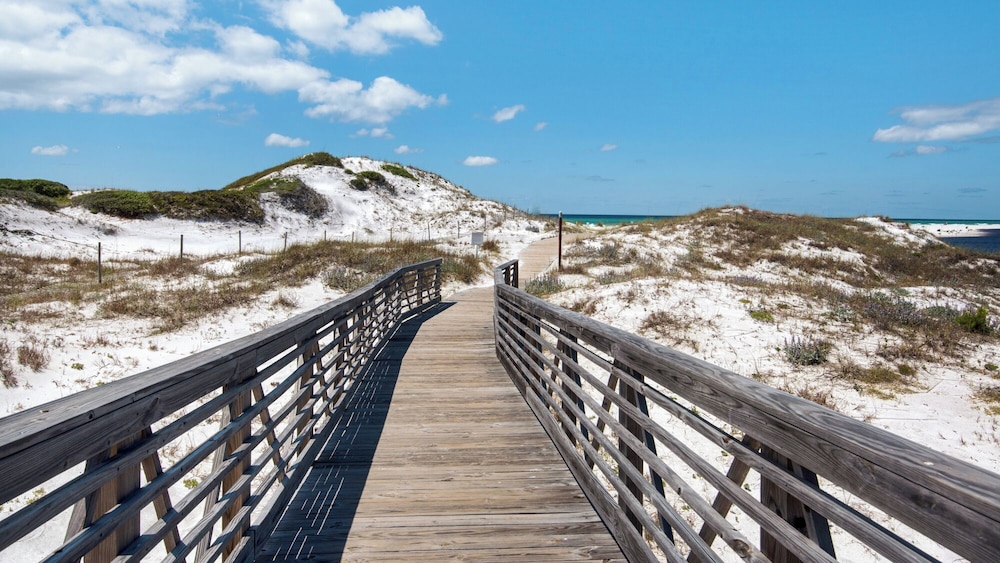 Watersound Beach Retreat Pool & Gulf Views + Free Attraction Tickets!