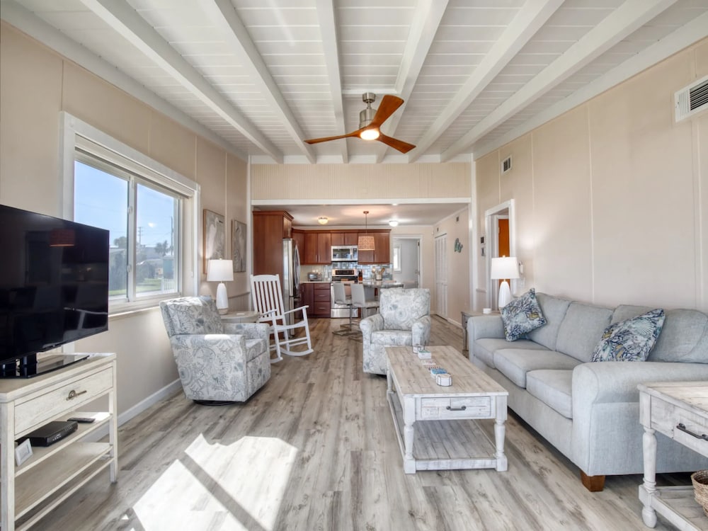 Sunrise Cottage By the Sea