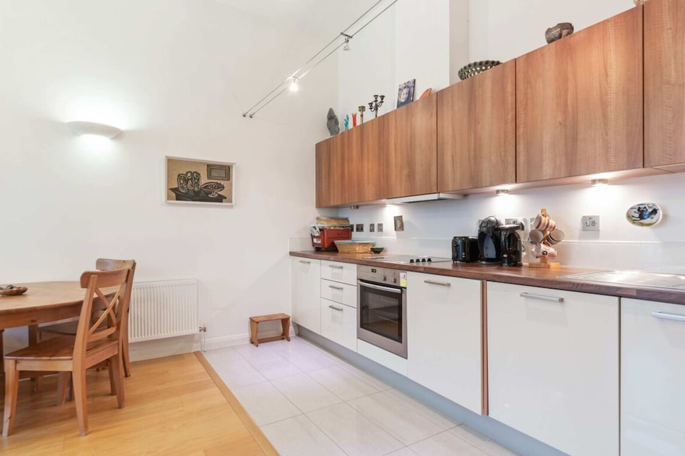 Beautiful 1 Bedroom Apartment in Shepherd's Bush