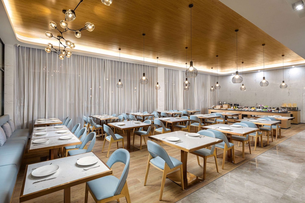 Hangzhou Vacations - Microtel by Wyndham Hangzhou - Property Image 12