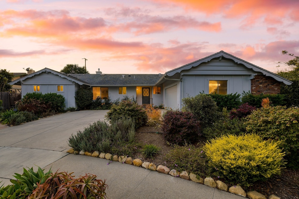Goleta Getaway by Avantstay Private Backyard 1 5mi to the Beach