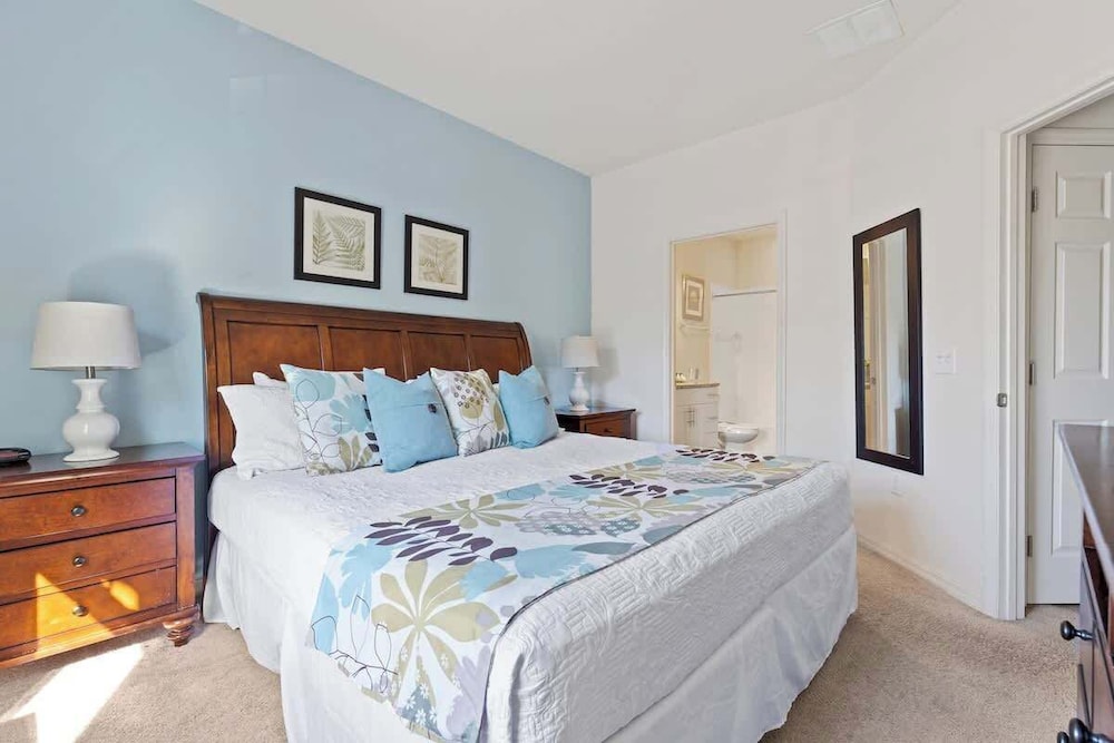 Kissimmee 4BR Townhouse: Perfect for Families!