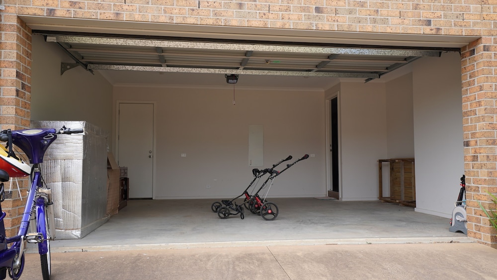 golf pool 2B House in point cook VIC