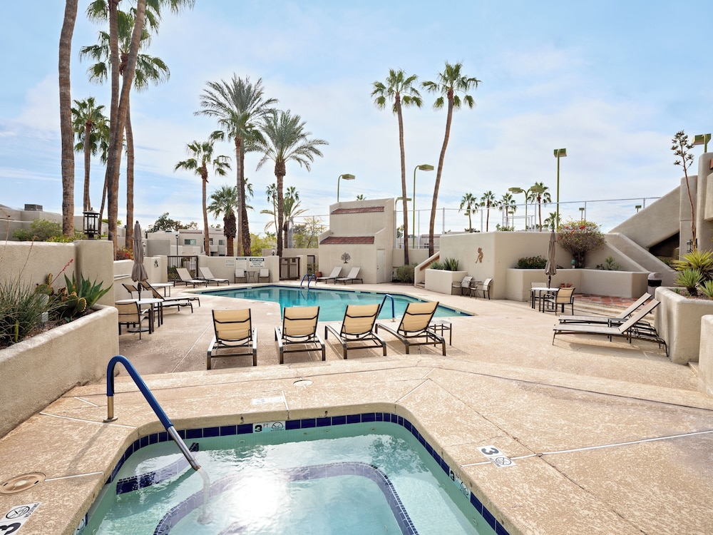 Biltmore Bliss-pool-pickeball-gym-mountain Views