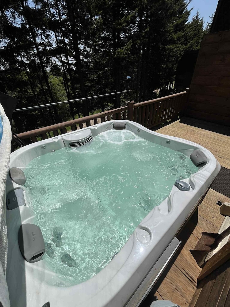 Loggers Run #7: 5 Bedrooms, 3.5 Bath: Slope Side. Overlooks The Ski Trail !