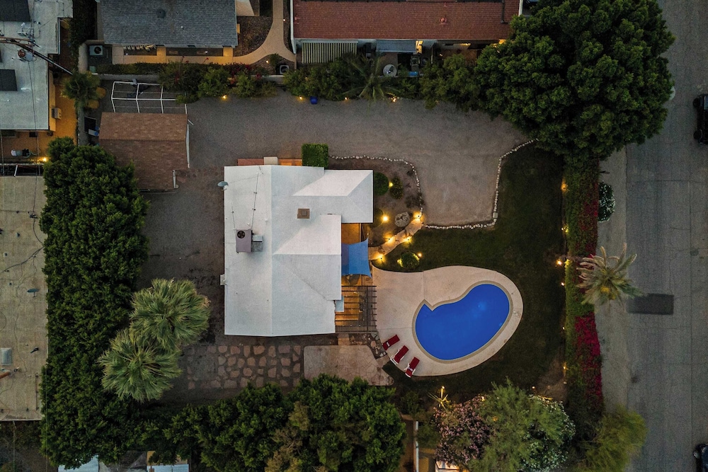 Dandelion by Avantstay Pool, 0.2mi to Downtown!