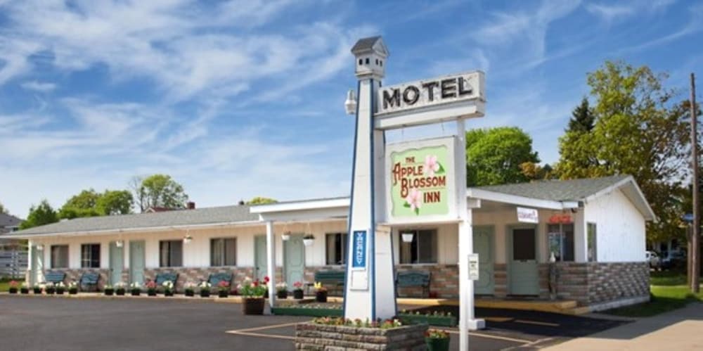 Hotel Apple Blossom Boutique - Image 1