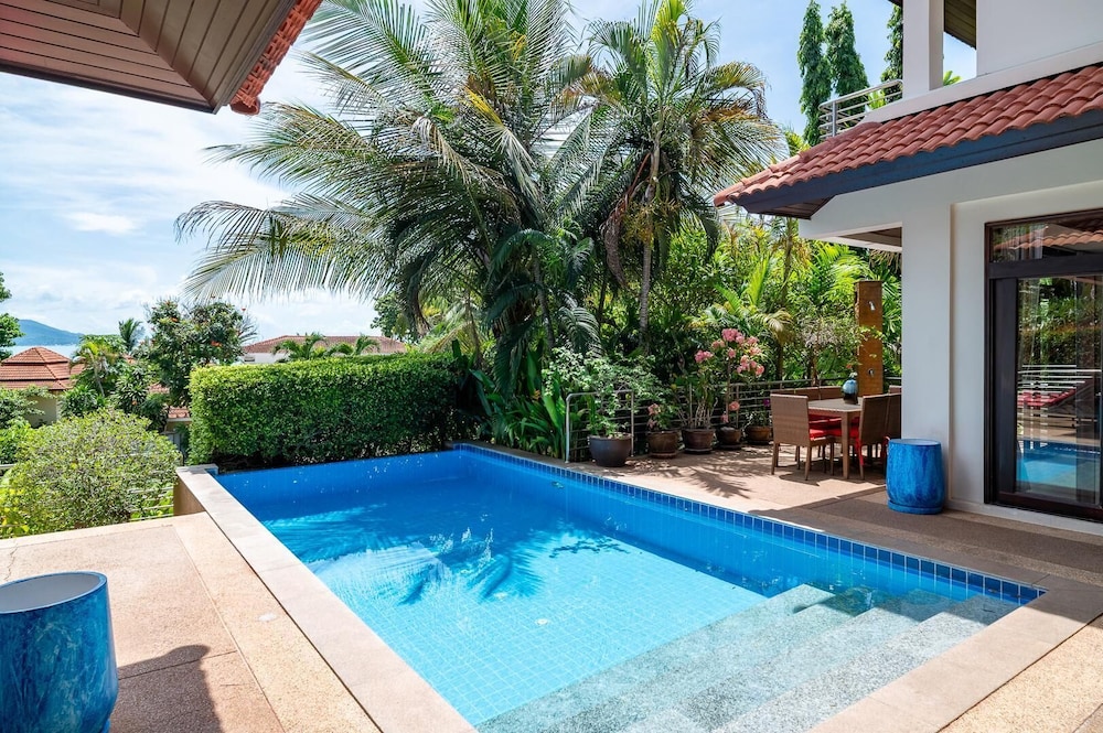 4BR Villa beach walking distance KBR44
