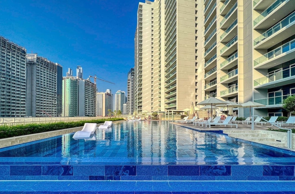 Waterfront 2BR w Canal View Near Burj Khalifa