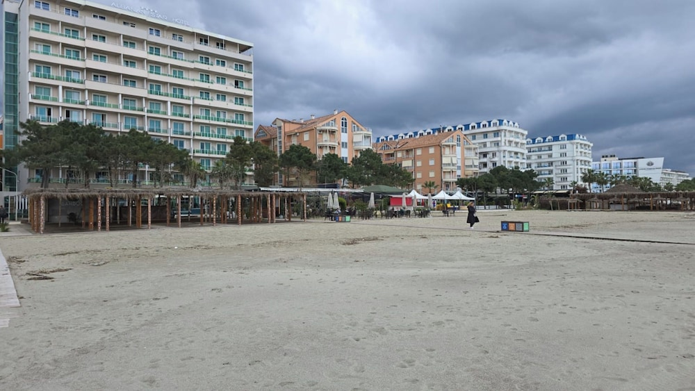 Tirent Apartment - Cozy Bedrooms Stay by Golem Beach.