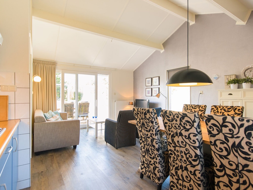 Comfortable Bungalow With Dishwasher, Near the Beach view 2