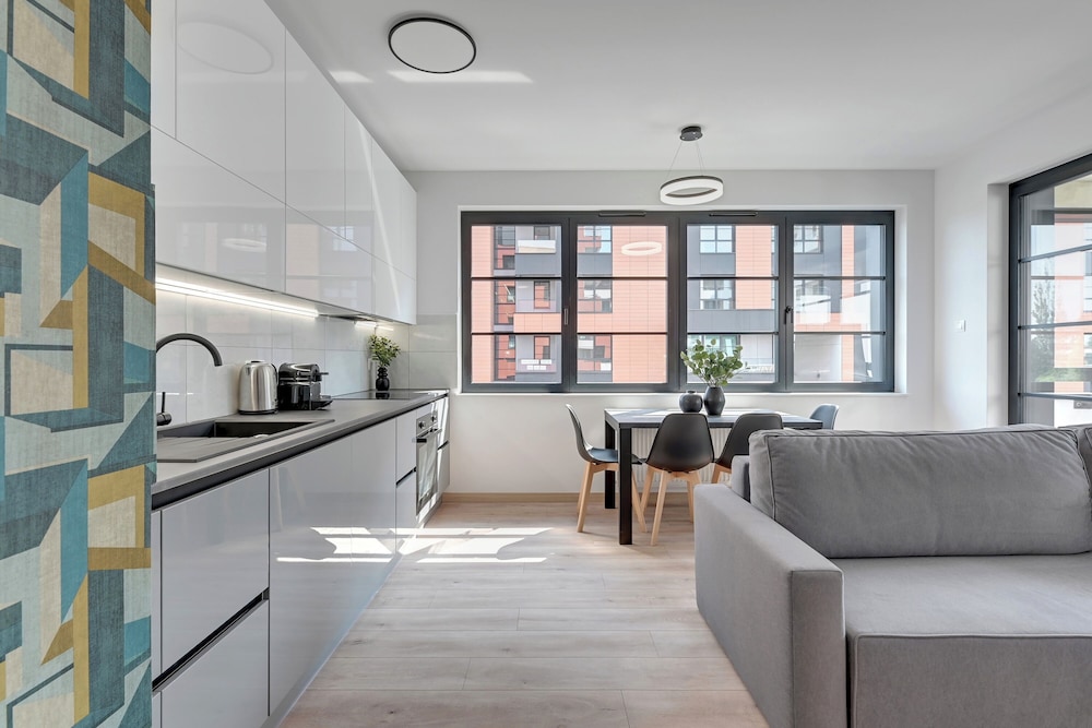 Doki Living - Foodhall & Parking by Downtown Apartments