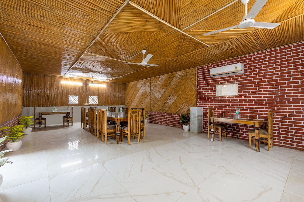 Hotel Admire Expressway BY ASPL
