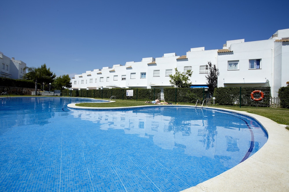 GoCosta Villas Cumbres Family Luxe 4 view 2