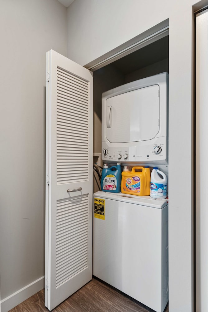 Gold Coast Group Stay 2 Modern 2BR Apartments
