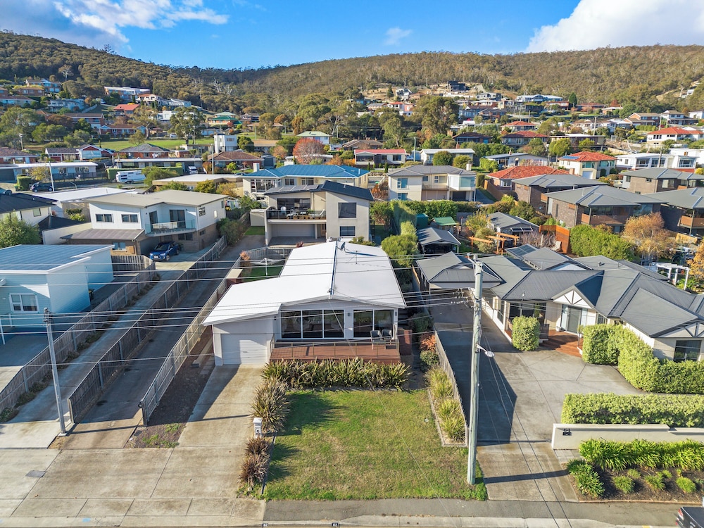 Tranquil Tranmere- City Views- 3 Bedroom