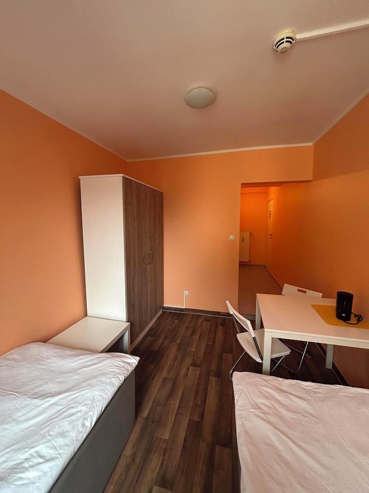 2-Rent Group Hostel Apartments SEN14