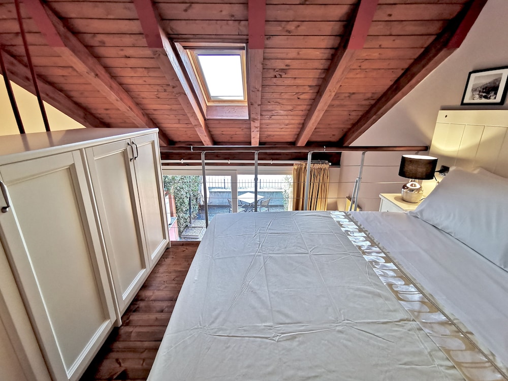 Luxury Cottage by Design Studio view 2