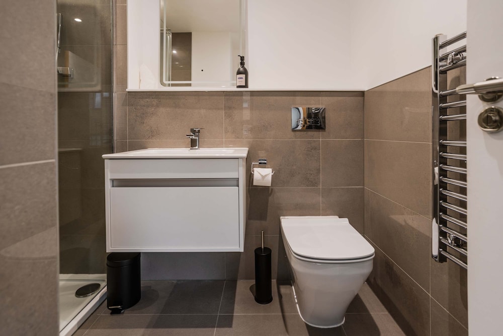 The Hidden Suite - 4BR Townhome Roof Top