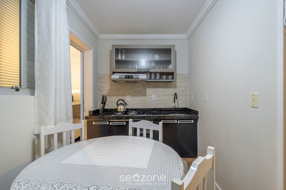 Functional Apt 120m From the Beach in BC Cec0302