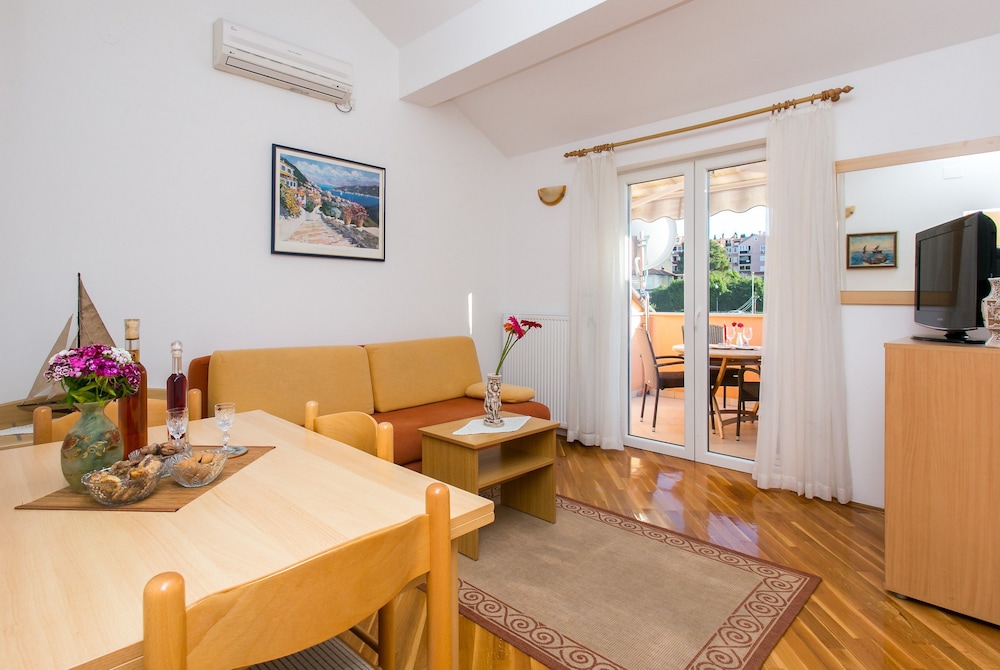 Apartments Miramare & Campara
