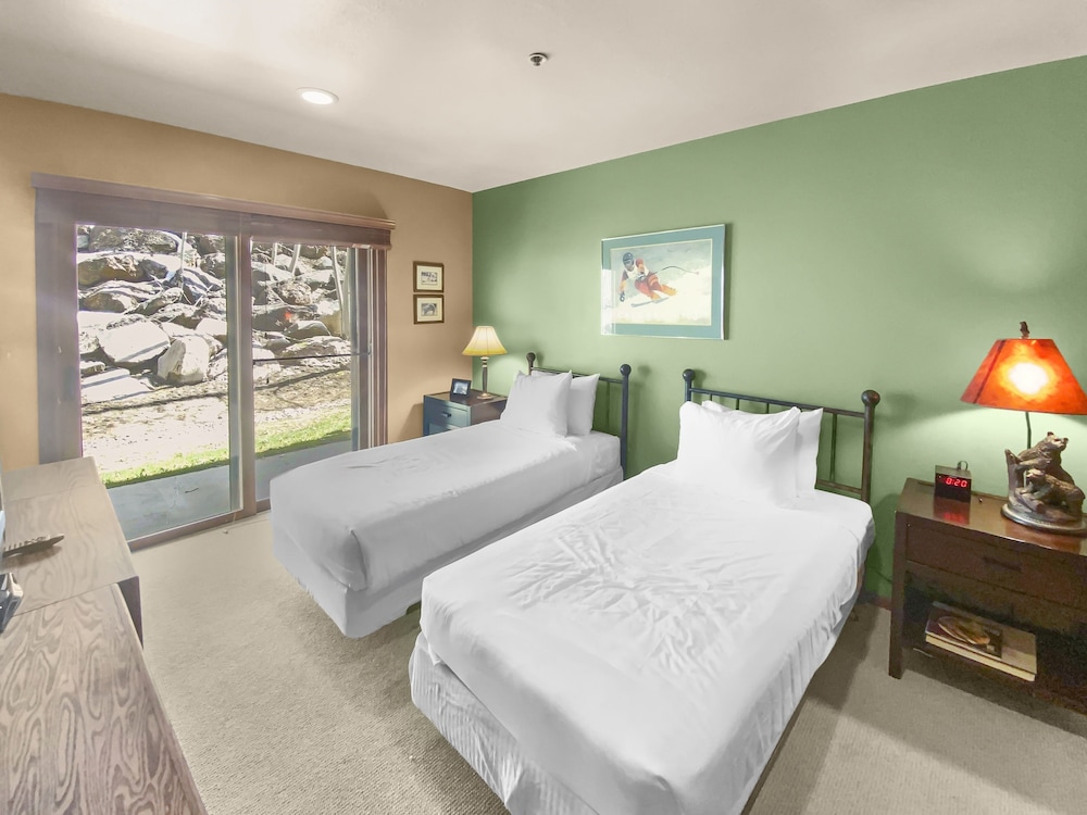 1791 Lakeside Getaway At Deer Valley! Outdoor Heated Pool & Hot Tubs! 2 Bedroom Condo by RedAwning view 3