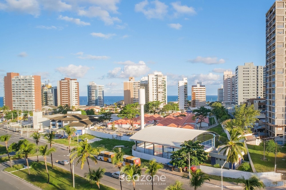 SMT - Building 750m From the Beach in Salvador