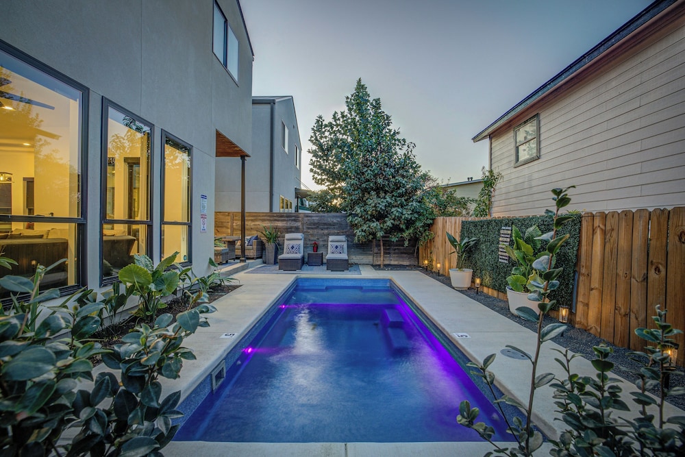 New Build, Private Pool, Near Pearl/riverwalk