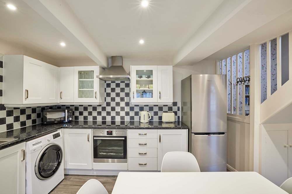 Host Stay Anvil Cottage